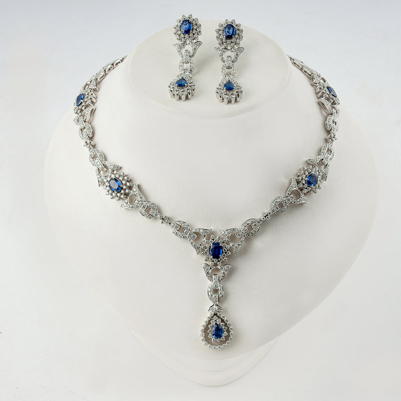 18K white gold jewelry set with 9,30 CTW Natural Diamonds and 8CTW blue Sapphires