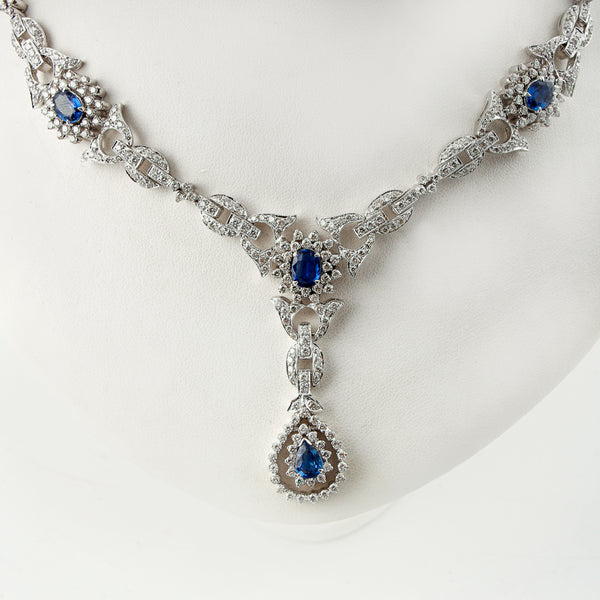 Joyería en oro blanco de 18 quilates con diamantes naturales de 9,30 CTW y zafiros azules de 8 CTW.