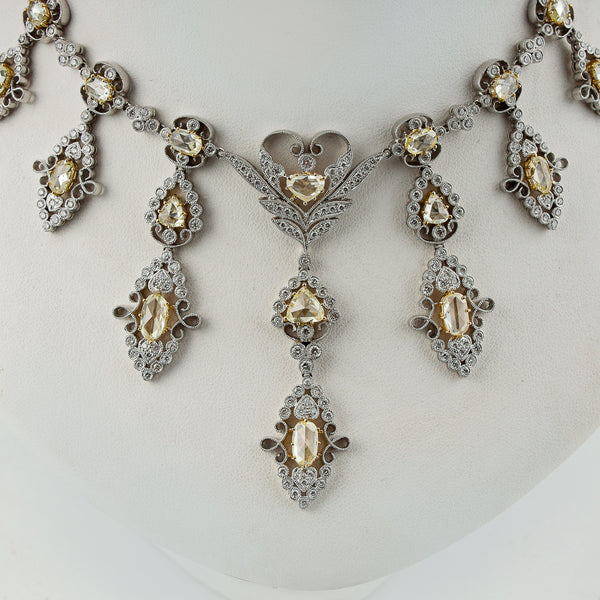 18K white gold necklace set with 11,90 CTW colourless and fancy yellow diamonds