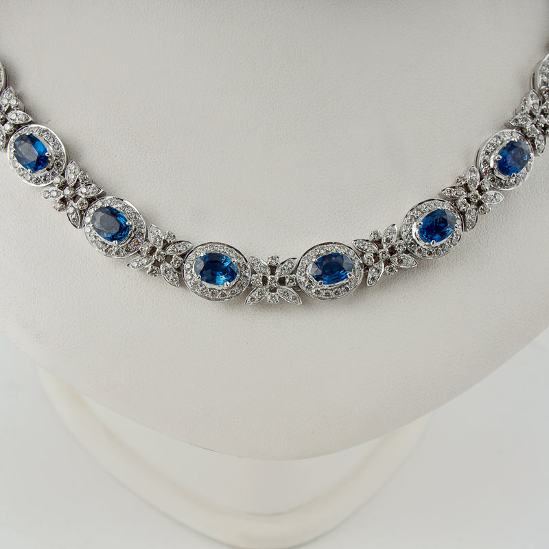 Collar de oro blanco de 18 quilates engastado con diamantes naturales de 9,10 CTW y zafiros azules de 20 CTW