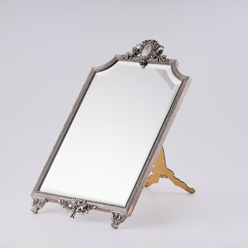 Exquisit 19th-century mirror in a silver frame